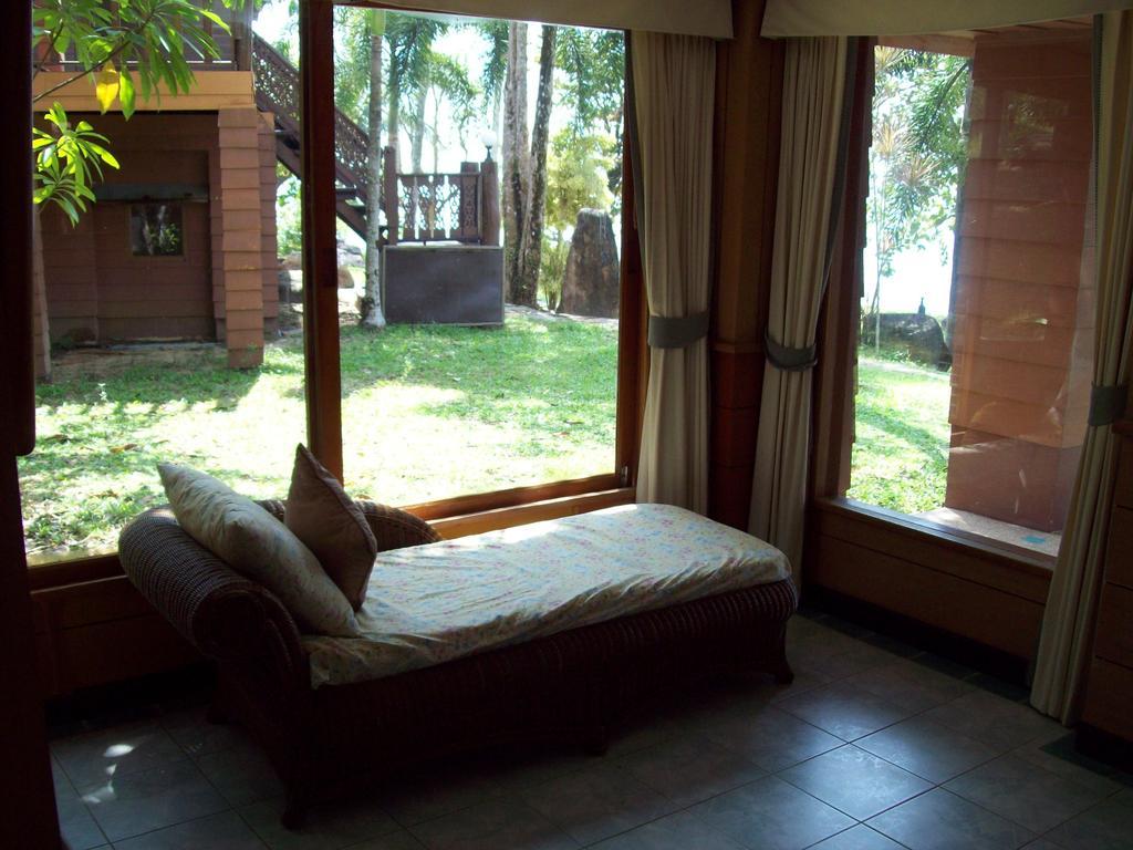 Aunchaleena Beach Front Resort, Koh Chang Bang Tao Beach Pokoj fotografie