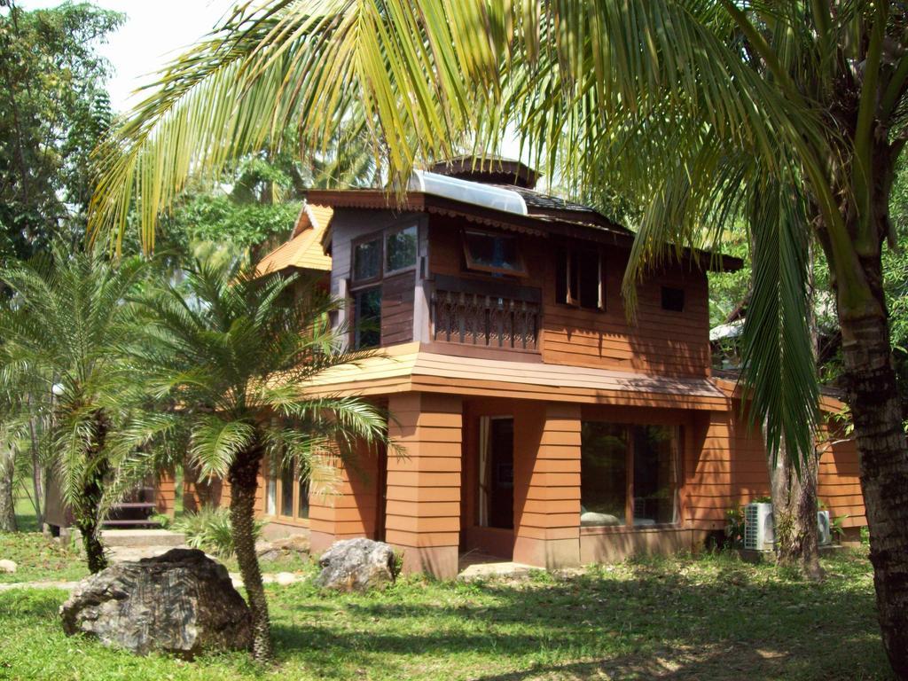 Aunchaleena Beach Front Resort, Koh Chang Bang Tao Beach Pokoj fotografie