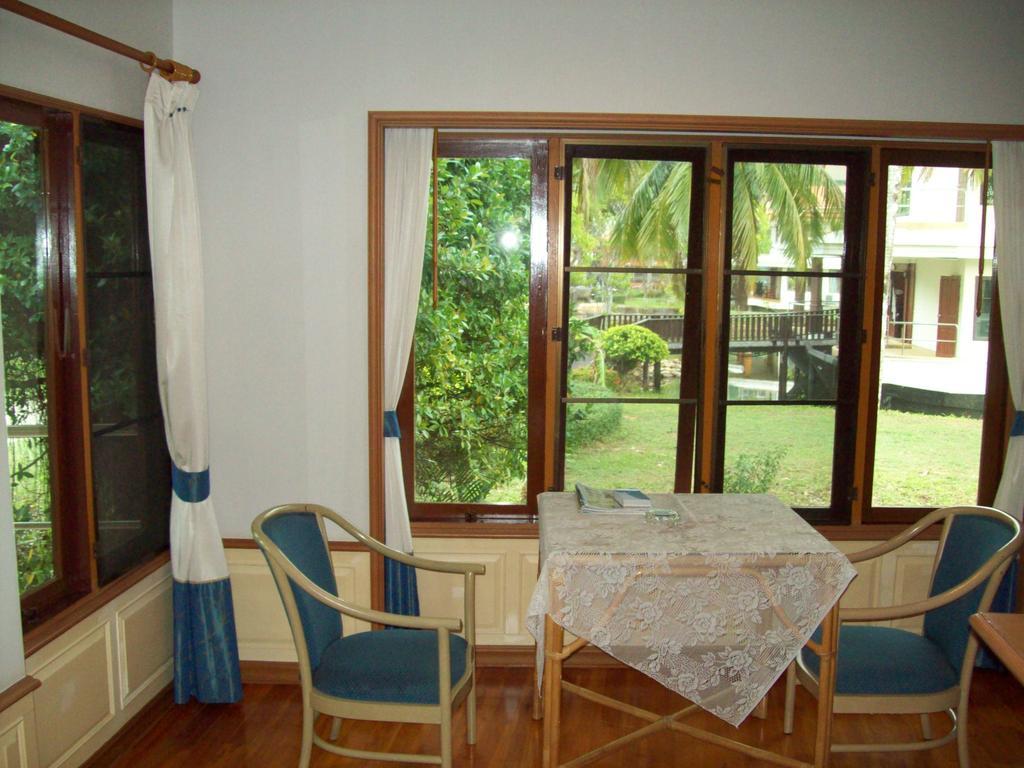 Aunchaleena Beach Front Resort, Koh Chang Bang Tao Beach Pokoj fotografie